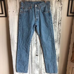 Levi’s 501 Women’s Button Fly Jeans Lightwash Size 28x32